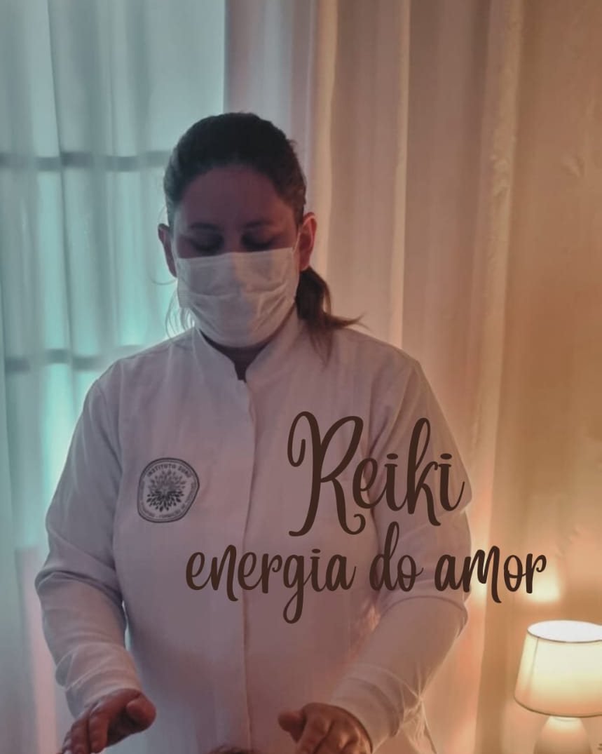 Vivian Cristina de Oliveira durante uma sessão de Reiki
